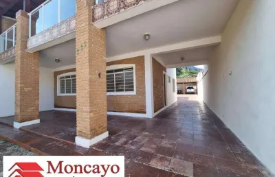 Sobrado em região central amplo, com terreno de 395 ms e 5 dorm
