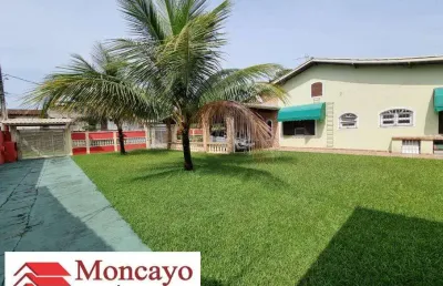 Casa em amplo terreno de 710 ms, com piscina e churrasqueira
