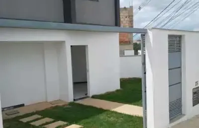 Casa com 2 quartos à venda na rua cc, liberdade, santa luzia, 79 m2 por r$ 349.000