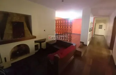 Sobrado com 4 quartos e 5 banheiros à venda, 300 m²