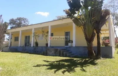 **linda chácara no bairro biscoito duro em (itapetininga-sp).