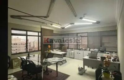 Sala comercial pertinho do metro saúde.  confira!!!