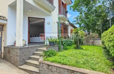 Sobrado maravilhoso no miolo do jardim da saúde !! são 4 suites 6 wcs 4 vagas - amplo quintal