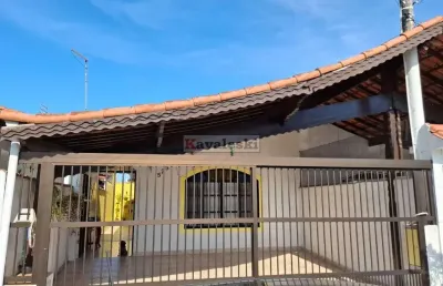 Casa térrea a 500 metros da praia.... venha conferir!!!!!