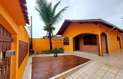 Linda casa térrea / 3 dormitórios 1 suite / 4 vagas garagem/ quintal amplo / oportunidade