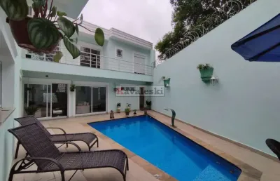 Excelente e espaçoso sobrado  4 suítes- 6 vagas - quintal com piscina- miolo do jardim da saúde.