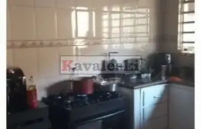 Casa térrea com 4 dormitórios s e 2 banheiros à venda, 180 m²