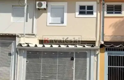 Sobrado com 4 quartos e 3 banheiros à venda, 230 m² !