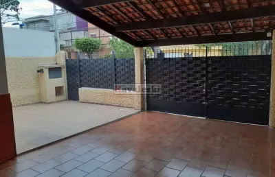 ** casa térrea ao lado de todo o comércio com piscina .!!!