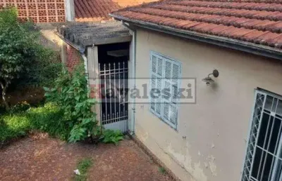 Oportunidade para investidor. casa a menos de 900mst metrô são judas.