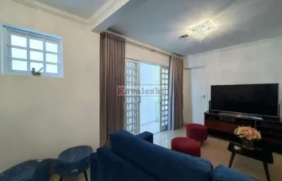 *  sobrado lindo em uma das melhores ruas do bairro próximo a rua angaturama .