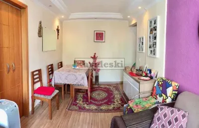 Excelente apartamento, totalmente reformado, repleto de armários planejados, próximo ao comércio da