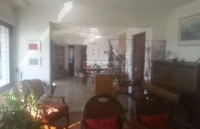 Apartamento com 4 suítes, 4 vagas e 225 metros de área no jardim da saúde.