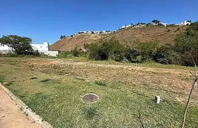 Terreno à venda na Rua Octávio Malvaccini, São Pedro, Juiz de Fora