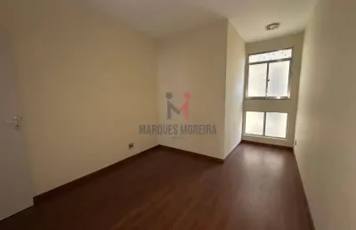 Apartamento de dois quartos, sendo um suíte, a 50 mts do parque halfeld
