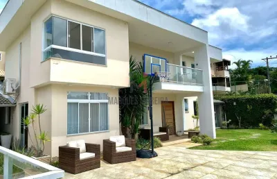Descubra o conforto e a tranquilidade desta casa em um condomínio fechado, onde segurança e bem-estar se encontram.
