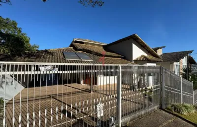 Exclusividade e conforto no condomínio são lucas – casa excelente no coração do são pedro!