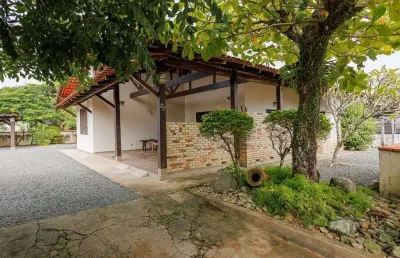Casa com 3 quartos à venda na rua bruxelas, 55, ubatuba, são francisco do sul, 162 m2 por r$ 1.700.000