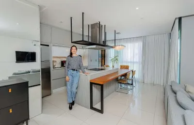 Apartamento à venda em frente ao batalhão em joinville-sc, bairro atiradores: 3 quartos, 1 suíte, 2 vagas, 81m², andar alto.