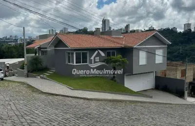 Casa com 3 quartos à venda na luizina bonatto bertoni, 70, salgado filho, caxias do sul por r$ 790.000