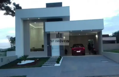 Ótima casa de 2suítes, à venda no condomínio campos do conde