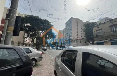 Apartamento à venda espaçoso e bem localizado no coração da tijuca!