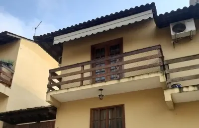 Excelente casa duplex à venda 02 quartos no colubandê são gonçalo/rj.