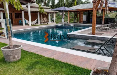 Linda casa com 06 suítes, 4.830m², pé na água, localizada em igaratá