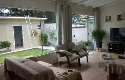 Casa de 155m² com 2 quartos, suíte, 2 vagas de garagem, no bairro jardim europa, porto alegre/rs