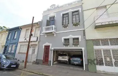 Casa em porto alegre, no bairro floresta, com 3 dormitório(s), e 3 banheiros, à venda.