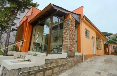Casa com 3 quartos à venda na Rua Artigas, 284, Petrópolis, Porto Alegre