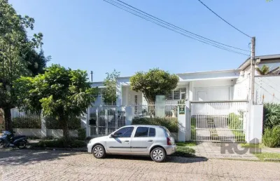 Casa com 3 quartos à venda na Rua José Antônio Aranha, 311, Três Figueiras, Porto Alegre