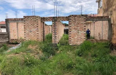 Terreno de 11x35 com projeto aprovado para duas casas de 167m2 com 3 dormitórios, amplo patio na frente e nos fundos.