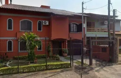 Casa de 04 dormitórios sendo 02 suíte com 03 pavimentos e 03 vagas de garagem.