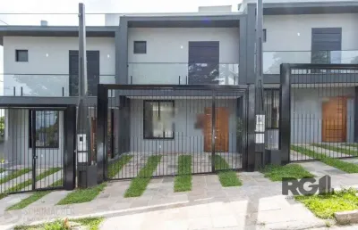 Sobrado novo no bairro tristeza, 3d, 1 suite, churrasqueira, laveira, vista para o rio.