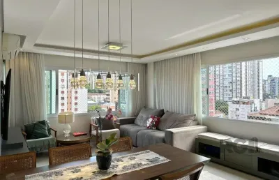 Apartamento mobiliado com planta diferenciada e ótima localização