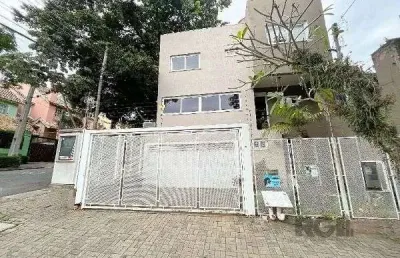 Casa em porto alegre, no bairro tristeza, com 3 dormitório(s), e 3 banheiros, à venda.