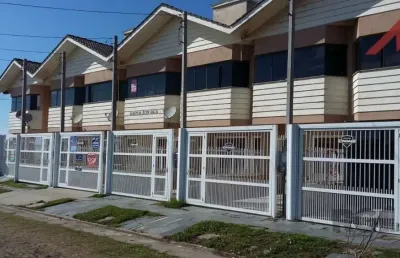 Sobrado em trmandai com 2 suirtes, 2 banheiros, 1 vaga, churrasqueira e varanda.