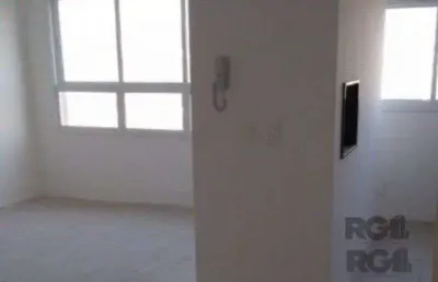 Apartamento com 75m² privativos, 3 dormitórios sendo 1 suíte, living dois ambientes, imóvel arejado e iluminado.