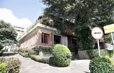 Casa 04 dormitórios, 01suíte, locação,234m² privativos, petrópolis/porto alegre