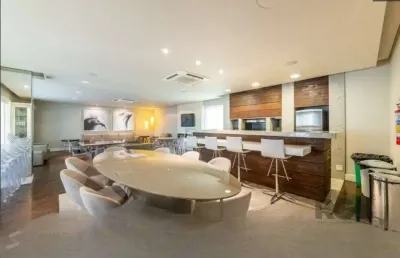 Casa no bairro boa vista em porto alegre com piscina, churrasqueira, lareira e garagem para 3 carros.