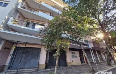 Apartamento de 2 dormitórios em ótima localização na av. cristovao colombo.