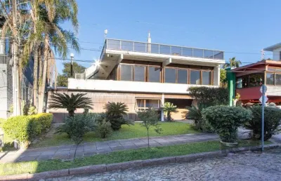 Casa em condomínio que possui 3 dormitórios, sendo 1suíte, lavabo, escritório, possibilidade de um 4 dormitório,