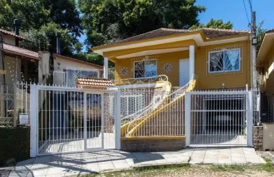 Sobrado à venda no bairro medianeira, reformado, 3 quartos, lareira, churrasqueira, 3 vagas