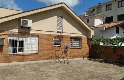 Casa com pátio e 3 dormitórios no bairro jardim itu.