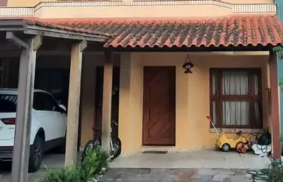 Casa em condomínio, 131m², 2 dormitórios, 1 vaga no bairro cavalhada