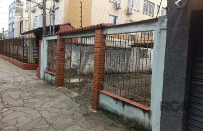 Terreno comercial à venda na Travessa Azevedo, 250, Floresta, Porto Alegre