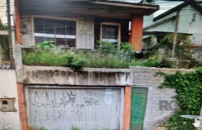 Casa com 3 quartos à venda na Avenida Coronel Gastão Haslocher Mazeron, 507, Medianeira, Porto Alegre
