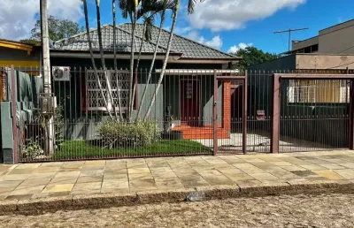 Casa toda reformada, 135 m² de área construída, churrasqueira e piscina