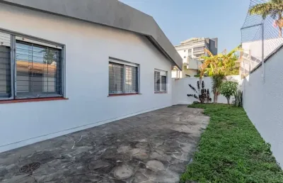 Casa com 3 dormitórios e 4 vagas no bairro jardim lindóia